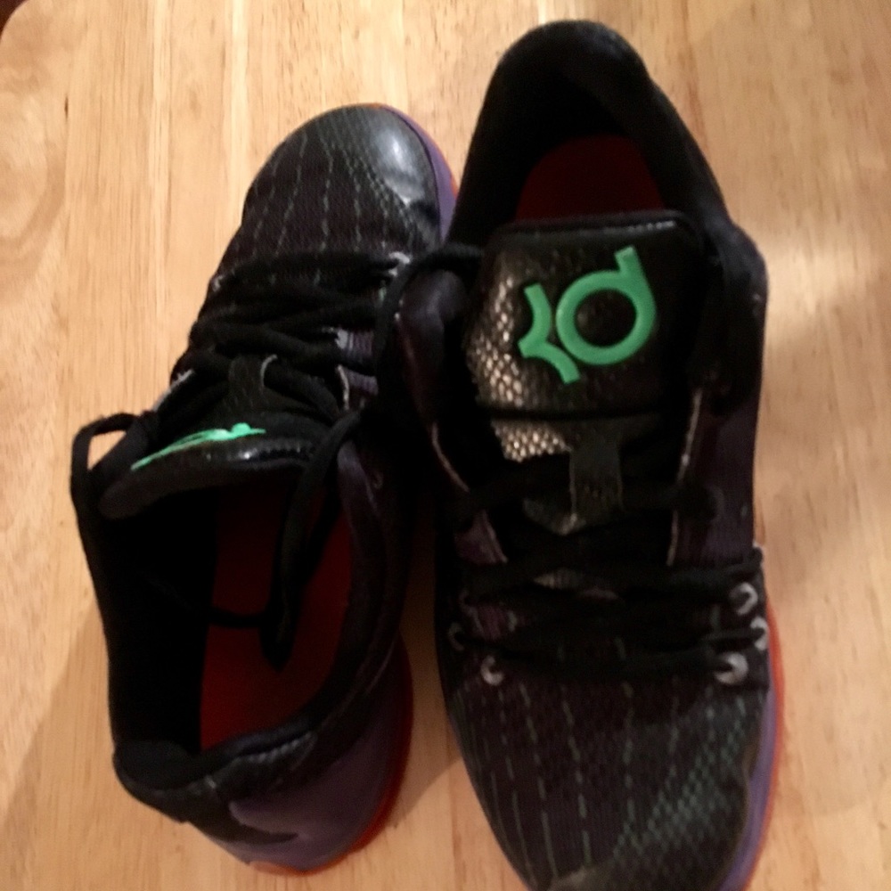 NIKE BOYS SIZE 1